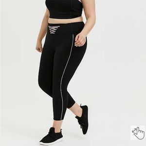 Torrid Lattice Front Crop Wicking Active Legging